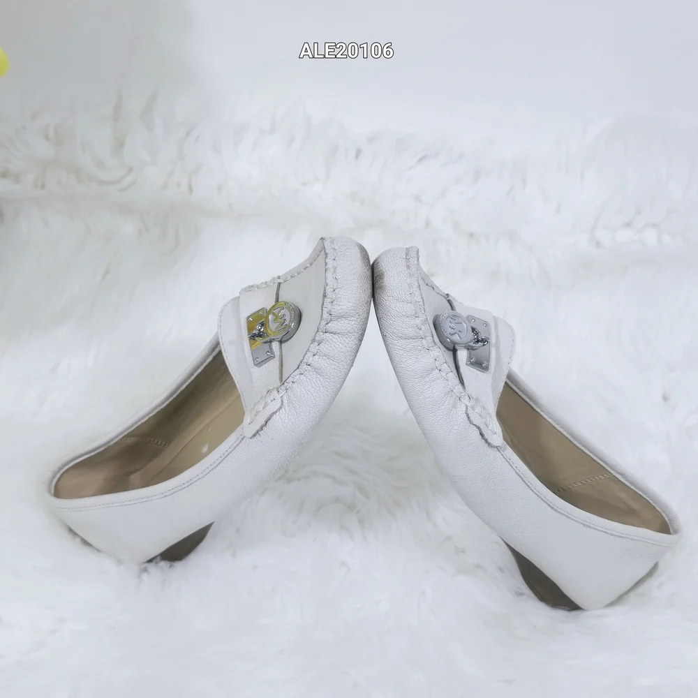 Michael Kors Mocassines Hamilton Cream whith Logo MK Size 8.5M